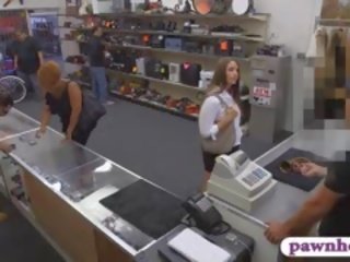 I madh prapanicë amatore gozhdohem në the pawnshop në fitoj shtesë para