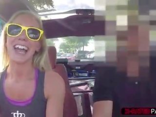 Fun size and blonde woman wants to sell her car until she gets fucked