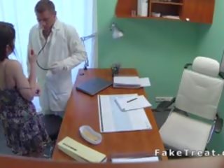 Healer чубчик природний великий титьки брюнетка