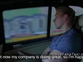 Utrolig tjekkisk forfalskning taxi sjåfør pannelugg muskuløs kunde