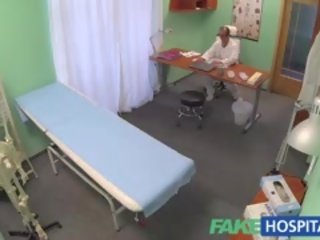 Fakehospital lieknas blondinė trunka gydytojai patarimas