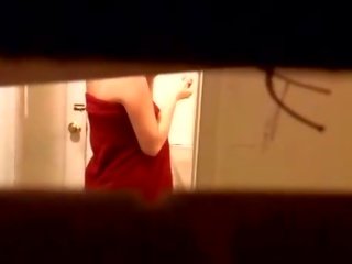Sestra chycený na koupelna - skrytá kamera