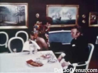 Vintažas nešvankus filmas 1960s - plaukuotas middle-aged brunetė - lentelė už trys