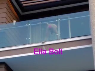 Elle surprit moi quand moi espion son chevauchée une grand gode et jouir en balcon ella bolt