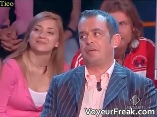 Un pezón slip en italiana tv voyeur cámara part4