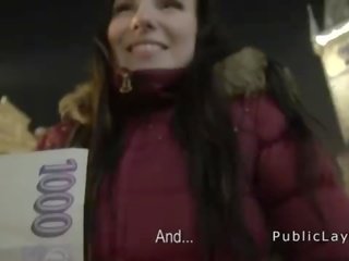 Amice fucks divinity de la public pov în magazin cameră