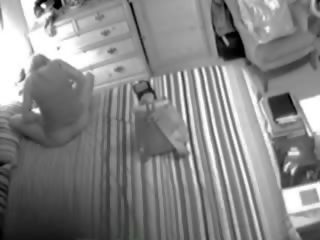 Любовник мама заловени мастурбиране на скрит шпионин камера филм