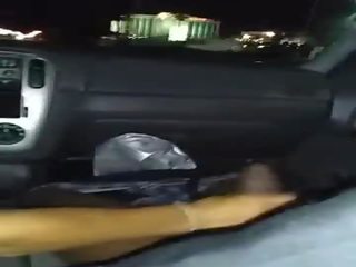 Driving около търси за а добър място към майната това nigga