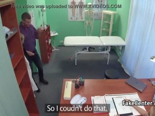 Extraordinary pielęgniarka helping koleś do sperma