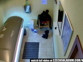 Tsjechisch voyeur in tanning bed