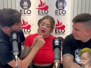 Entrevista estafa elo podcast termina en una mamada y mucho corrida - sara rubia - elo picante