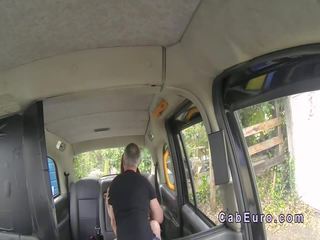 Рудоволоса намагається анал секс відео в підробка таксі