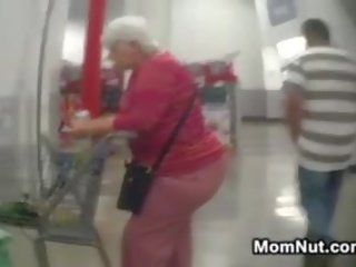 Grande abuelita pompis spied en en la almacenar