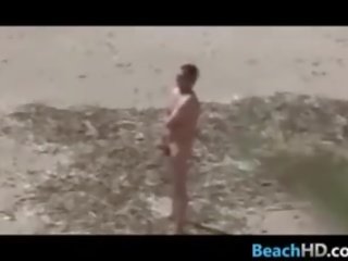 Espionaje en cachonda gente en la playa