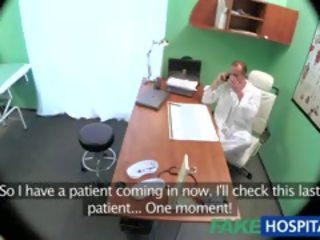 Fakehospital נחמדה ג'ינג'ית prescribed זין על ידי שלה doc