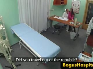 Amaterke bolnišnica medu cockriding ji mojster